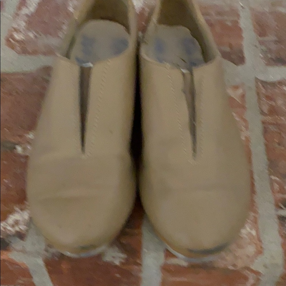 Leo’s Dancewear Tan Flex Slip-on Tap Shoes Size 5M